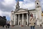 Mirka pred Leeds City Hall