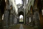 Vnutro Kirkstall Abbye